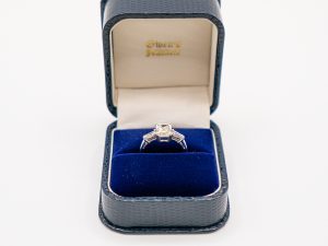 EMERALD CUT 950 PLATINUM (1)