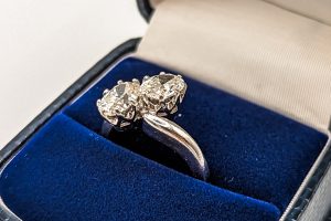 Emerald 6 stone with round brill plat (1)