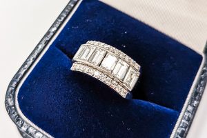 Emerald 6 stone with round brill plat (2)