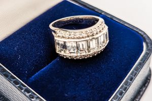 Emerald 6 stone with round brill plat (5)