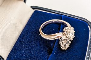 Emerald 6 stone with round brill plat (6)