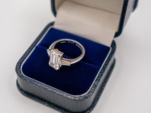 Emerald cut 3.85ct total 950 PLATINUM (8)